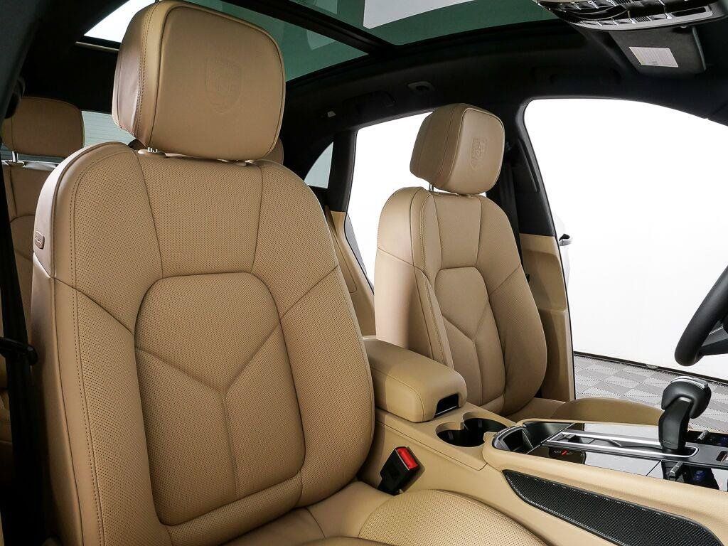 Certified 2026 Porsche Macan AWD/4WD image 23
