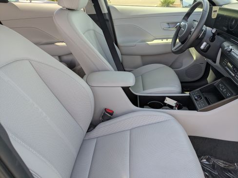 Used 2025 Hyundai Kona Limited AWD/4WD image 12