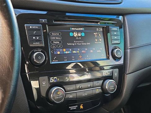 Used 2020 Nissan Rogue SV image 16