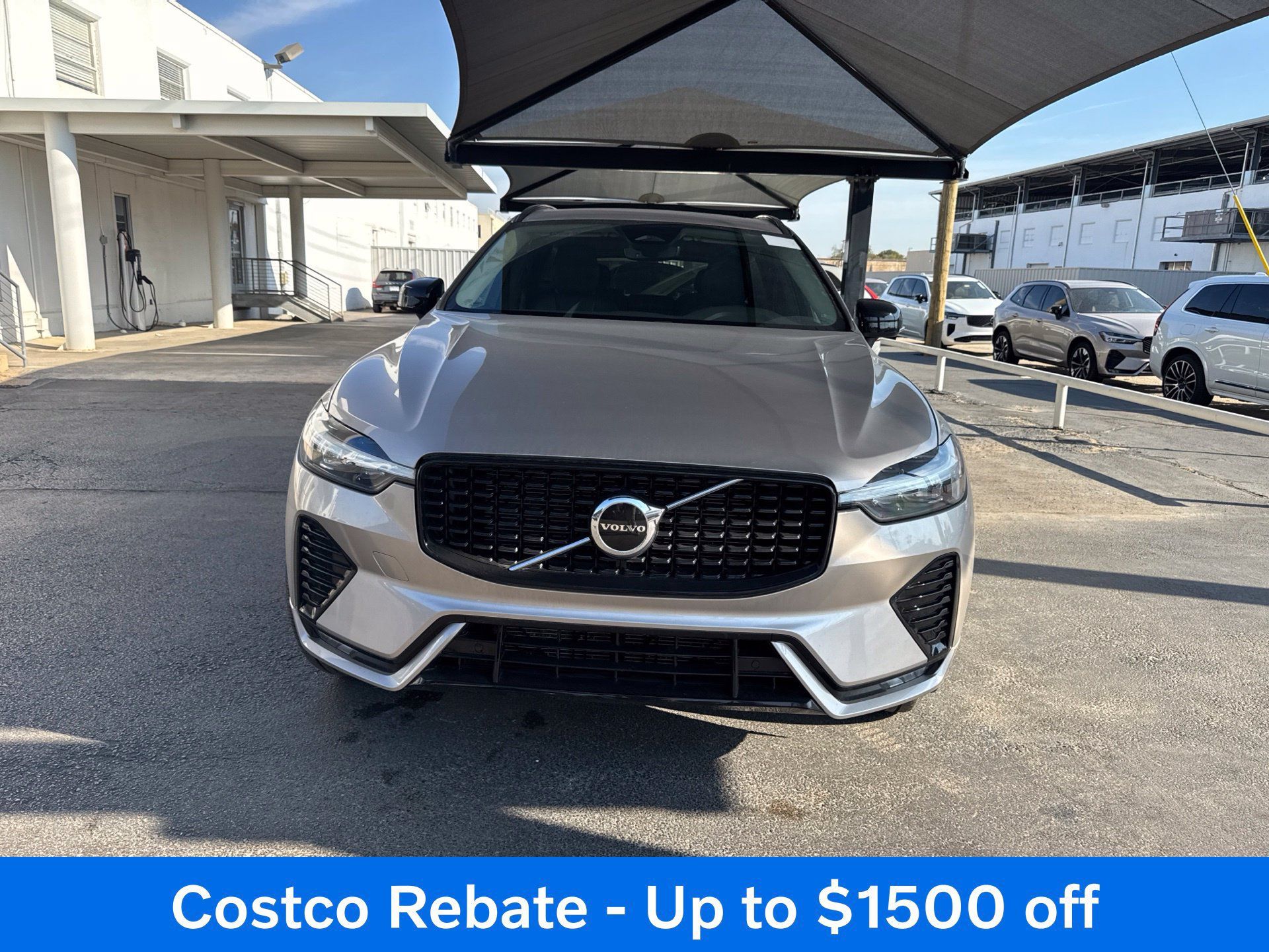 Used 2025 Volvo XC60 B5 Core AWD/4WD image 2