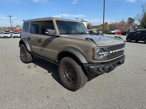 Used 2025 Ford Bronco Badlands image 9