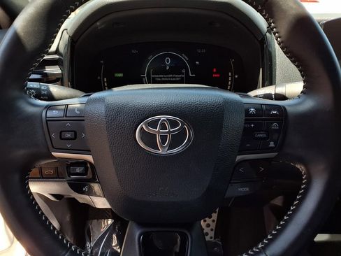 Used 2025 Toyota Camry SE w/ Convenience Package FWD image 13