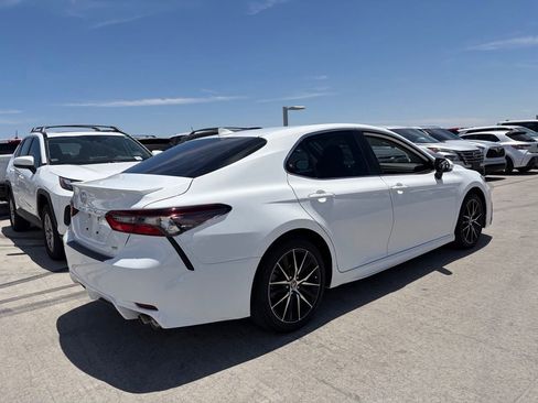 Used 2024 Toyota Camry SE FWD image 2