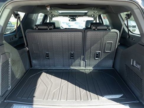 New 2026 Chevrolet Suburban Premier image 8