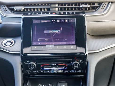 Used 2025 Jeep Grand Cherokee Laredo X image 15