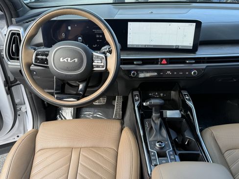 Certified 2024 Kia Sorento SX Prestige w/ Olive Brown Leather Package image 27
