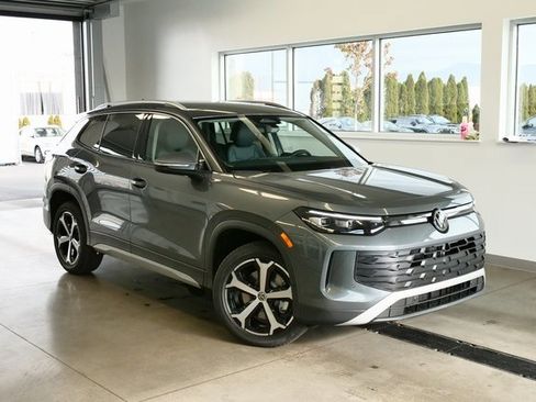 New 2026 Volkswagen Tiguan SE image 1