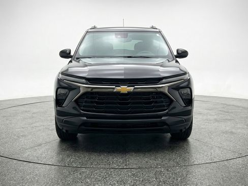 Used 2025 Chevrolet TrailBlazer LT image 2
