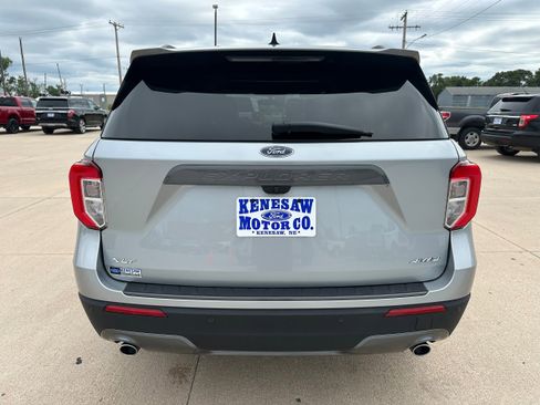 Used 2023 Ford Explorer XLT w/ Equipment Group 202A image 5