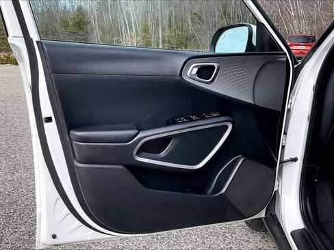 Used 2023 Kia Soul LX w/ LX Technology Package image 22