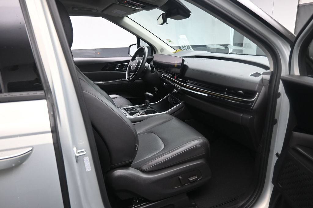 Used 2025 Kia Carnival SX Prestige FWD image 25