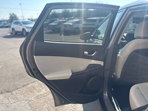 Used 2023 Hyundai Kona SE FWD image 20
