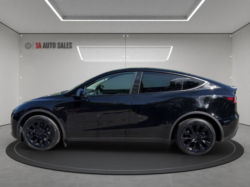 Used 2024 Tesla Model Y Long Range AWD/4WD image 2
