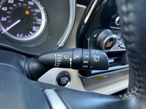 Used 2023 Toyota Highlander XLE AWD/4WD image 23
