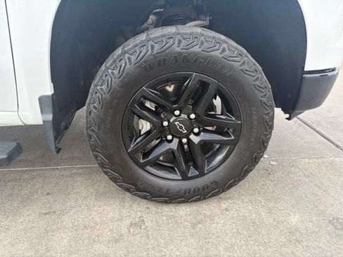 Used 2024 Chevrolet Silverado 1500 LT Trail Boss w/ Protection Package AWD/4WD image 10