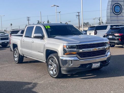 Used 2018 Chevrolet Silverado 1500 LT w/ LT Eassist Package image 5