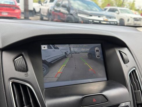 Used 2017 Ford Focus Titanium FWD image 7