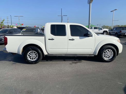 Used 2019 Nissan Frontier SV image 8