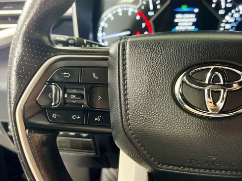 Used 2025 Toyota Tundra SR5 w/ SR5 Convenience Package AWD/4WD image 18