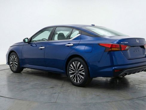 Used 2025 Nissan Altima 2.5 SV image 6