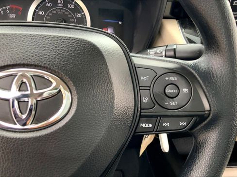 Used 2020 Toyota Corolla LE image 25