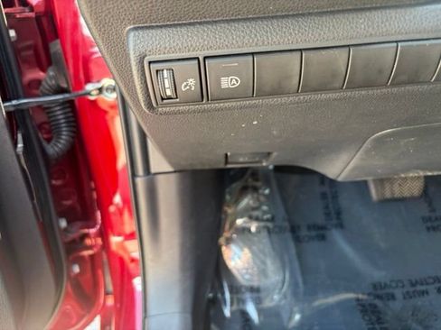 Used 2022 Toyota Corolla LE FWD image 15