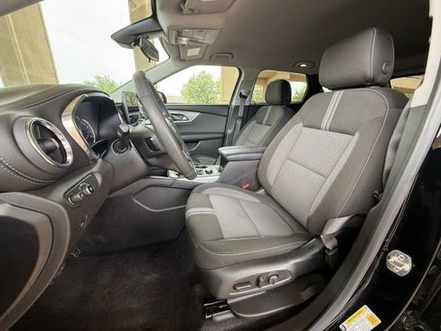 Used 2025 Chevrolet Blazer LT FWD image 17