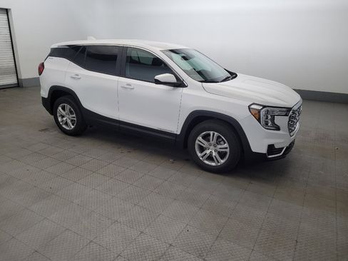 Used 2024 GMC Terrain SLE FWD image 11