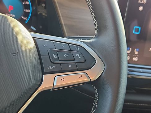 Used 2025 Volkswagen Atlas SE image 19