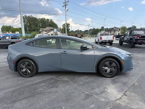 Used 2024 Toyota Prius LE FWD image 2