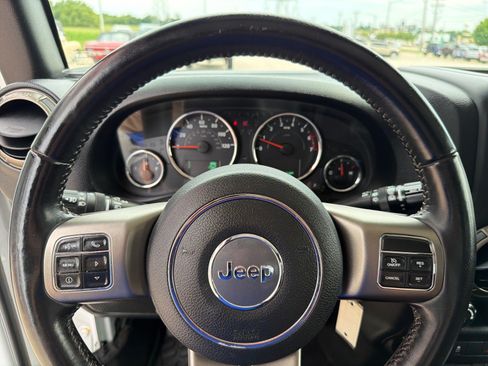 Used 2018 Jeep Wrangler Sport AWD/4WD image 14
