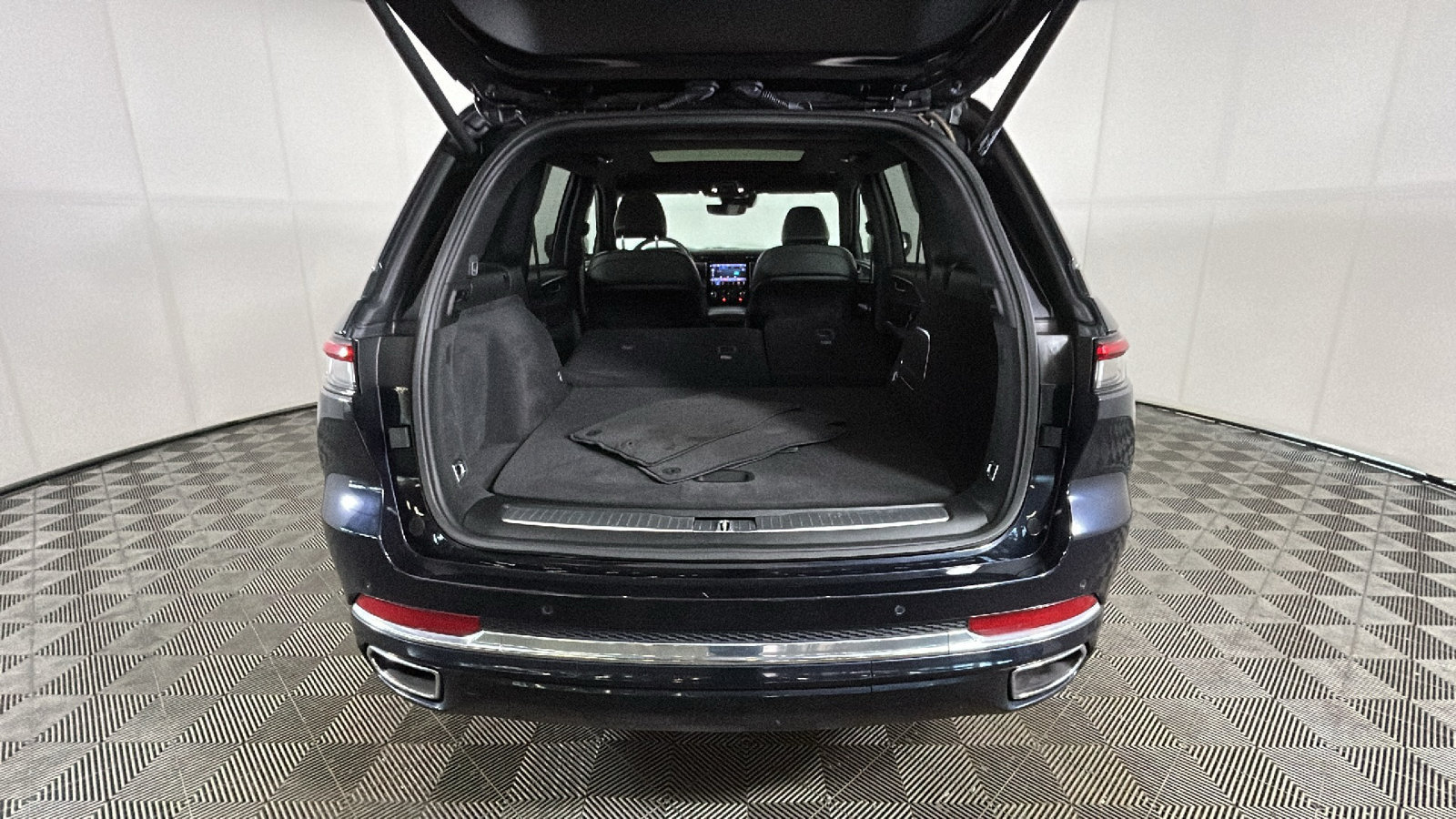 Used 2023 Jeep Grand Cherokee Overland AWD/4WD image 32