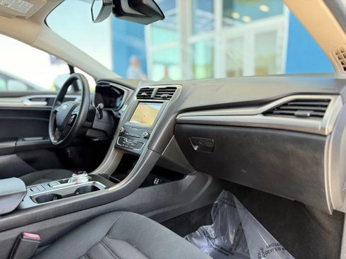 Used 2019 Ford Fusion SE FWD image 20