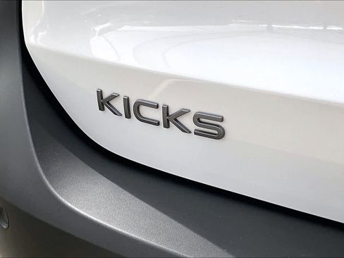 Used 2025 Nissan Kicks SR w/ SR Premium Package AWD/4WD image 10