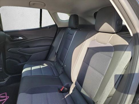 Used 2024 Chevrolet Trax LT w/ Driver Confidence Package FWD image 11