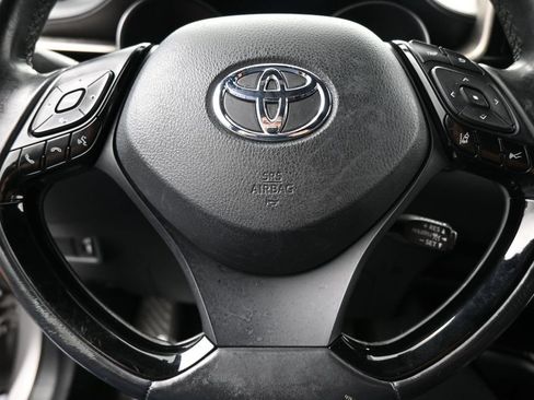 Used 2019 Toyota C-HR XLE FWD image 30