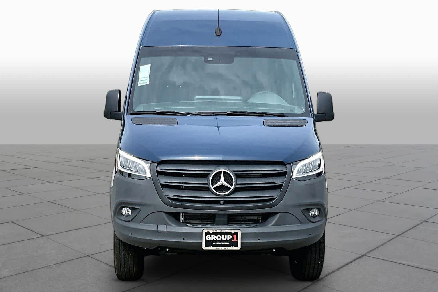 Used 2024 Mercedes-Benz Sprinter 2500 image 3