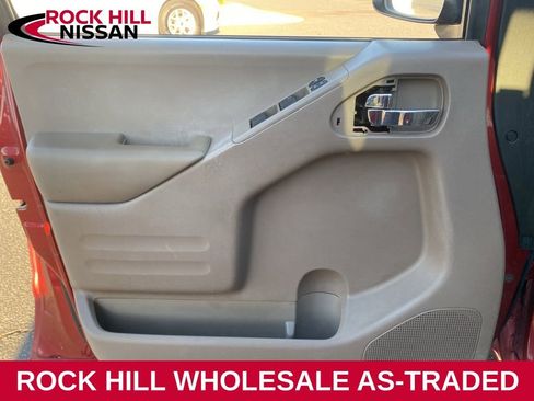 Used 2015 Nissan Frontier SV image 11