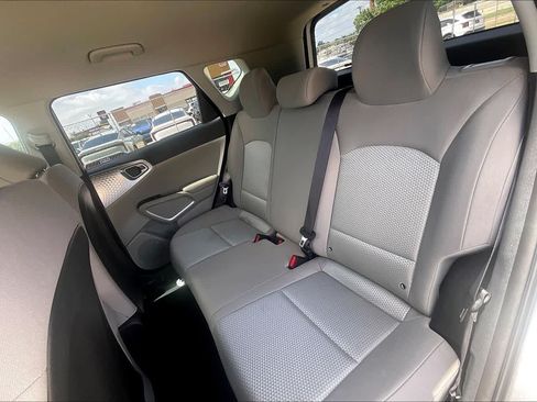 Used 2025 Kia Soul LX w/ LX Technology Package FWD image 27