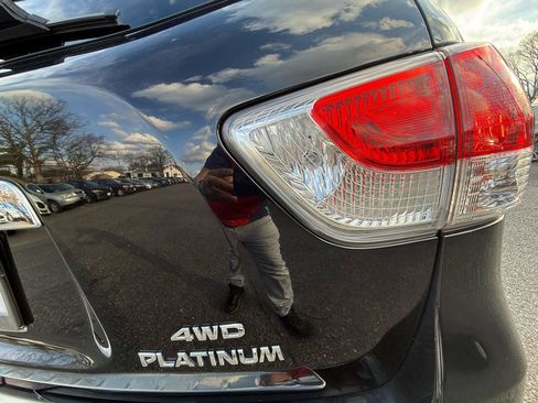 Used 2015 Nissan Pathfinder Platinum w/ Family Entertainment Package image 14