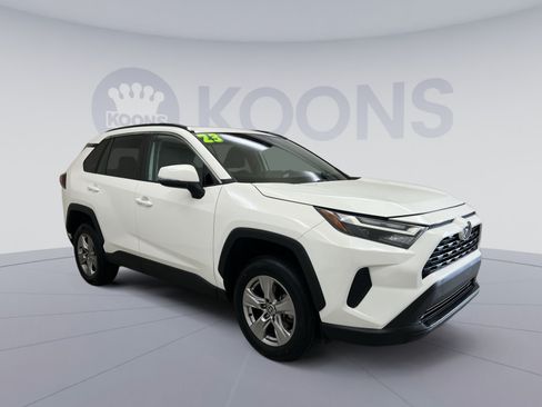 Used 2023 Toyota RAV4 XLE w/ Convenience Package FWD image 2