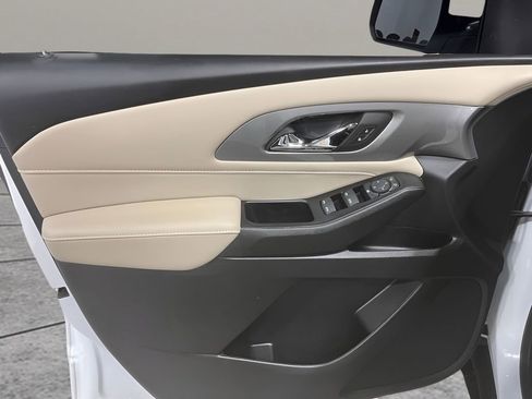 Used 2024 Chevrolet Traverse LS w/ Safety Package image 11