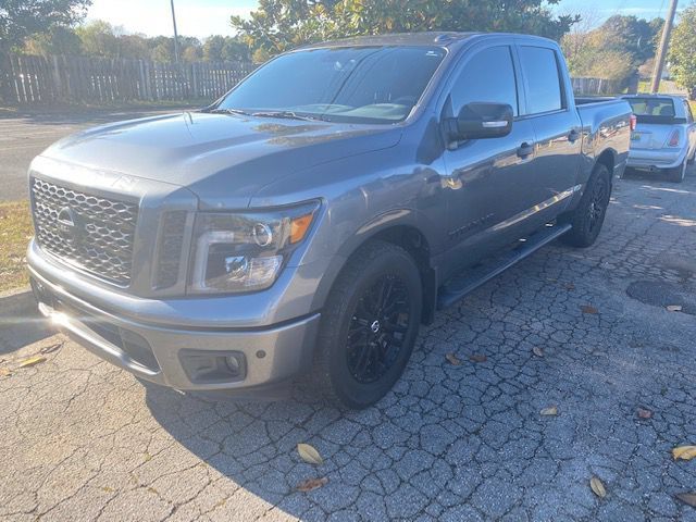 Used 2018 Nissan Titan SV w/ SV Convenience Package RWD image 3