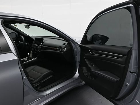 Used 2018 Honda Accord Sport image 17