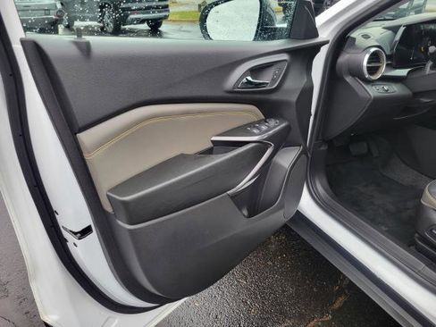 Used 2024 Chevrolet Trax ACTIV w/ Sunroof Package image 6