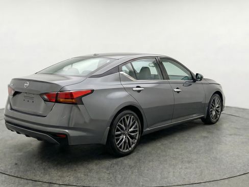 Used 2025 Nissan Altima 2.5 SV FWD image 9