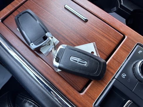 Used 2021 Lincoln Navigator Reserve RWD image 38
