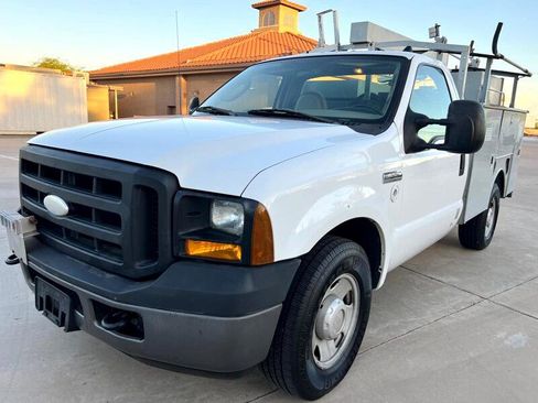 Used 2006 Ford F350 2WD Regular Cab Super Duty image 2