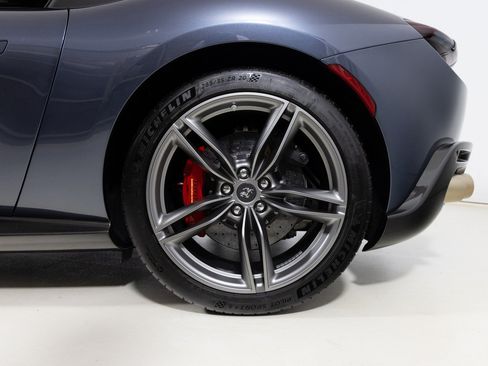 Used 2021 Ferrari Roma RWD image 13