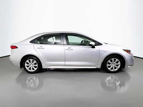 Used 2025 Toyota Corolla LE FWD image 3